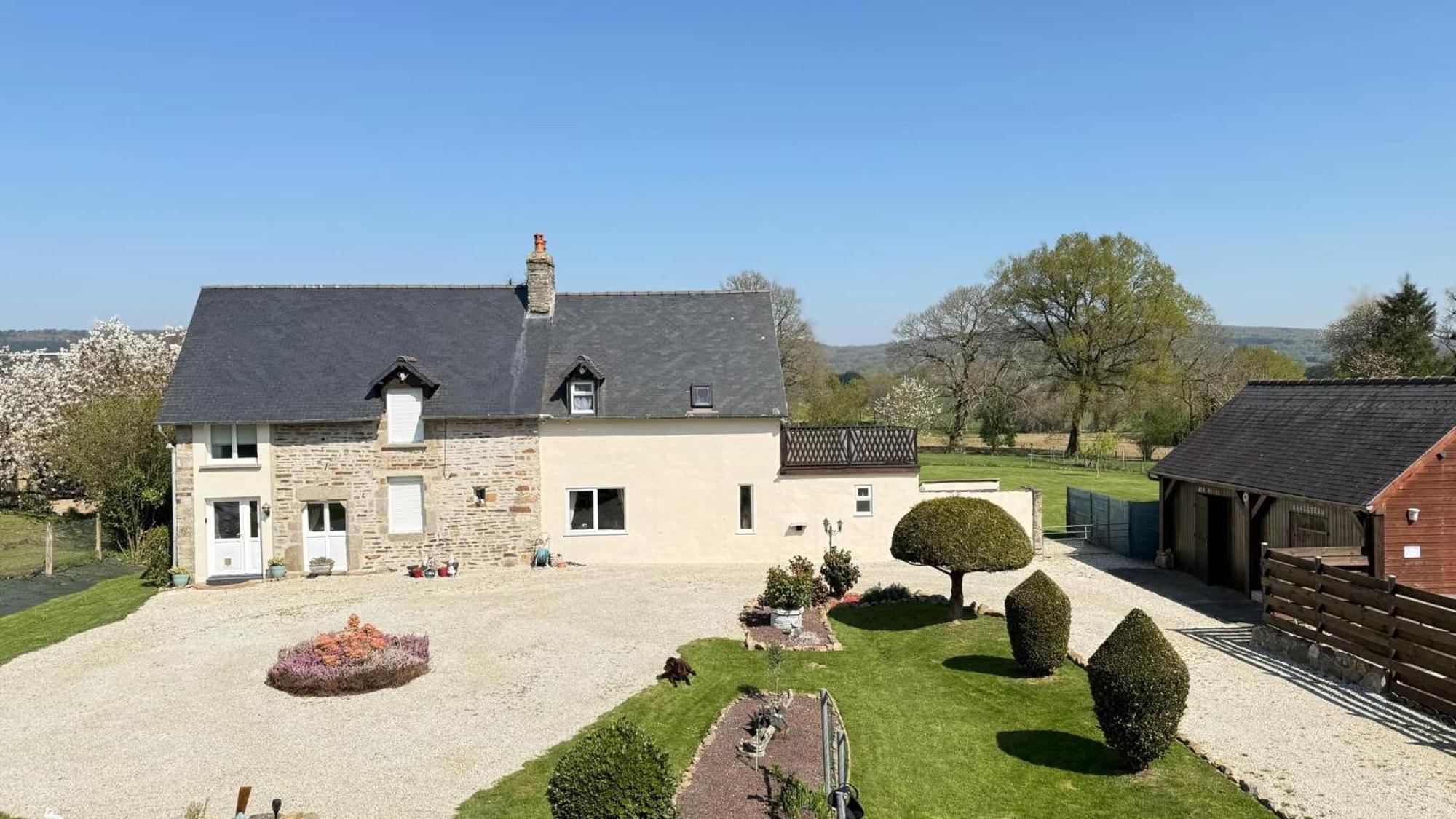 Maison la touchardiere Barenton Extérieur photo